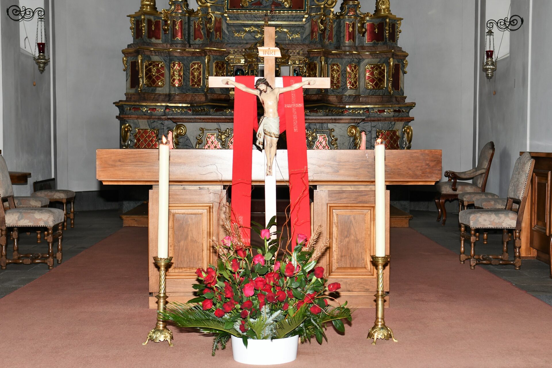 Karwoche und Ostern - Dekoration Kirche Ilanz - Katholische Pfarreien