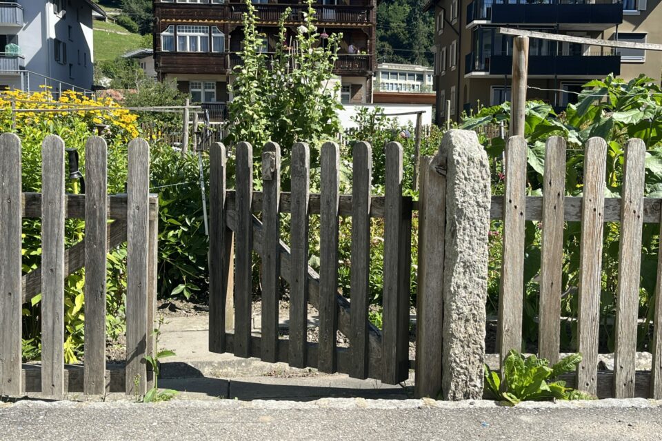 Fenadur: Porta-curtgin