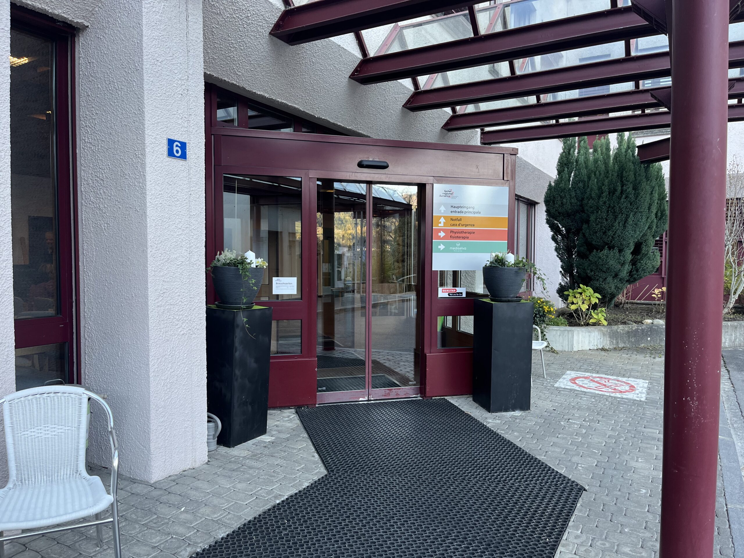 November: Pforte des Spitals