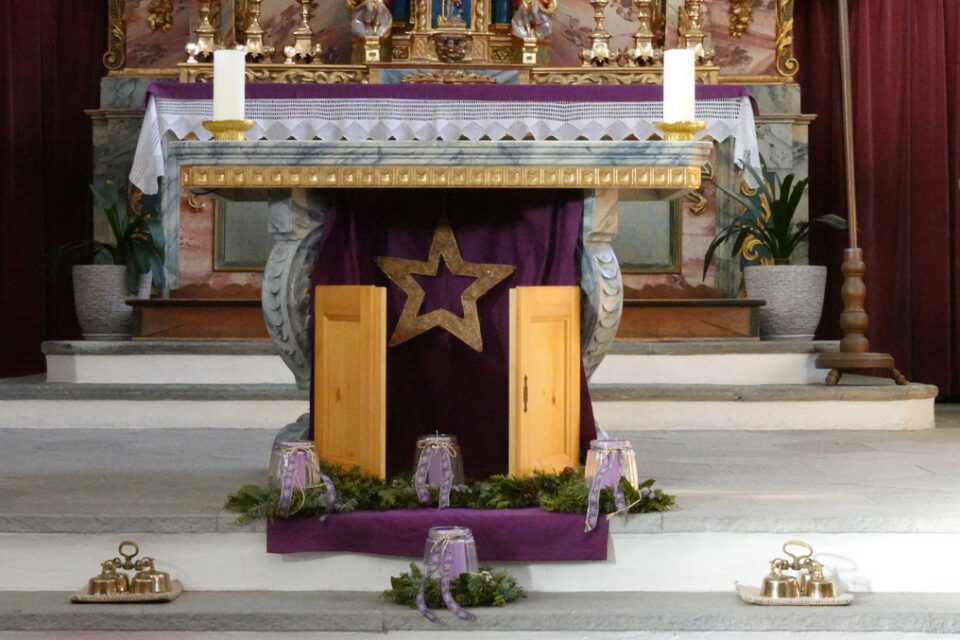 Adventsdekorationen in unseren Pfarreien