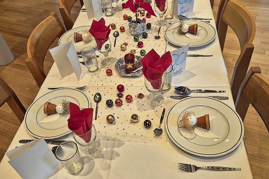 Weihnachten in GemeinschaftNadal da cuminonza