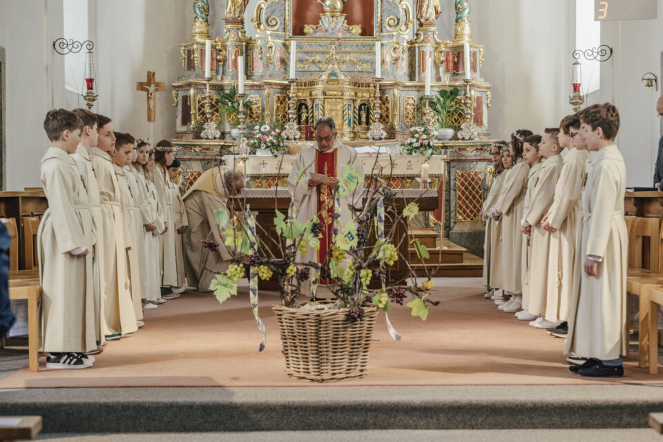 Die Feier der Erstkommunion Ilanz Sonntag, 12. April, um 10 Uhr